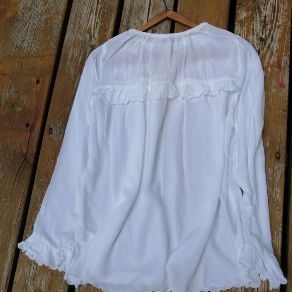 Sold.   White, soft top with scallop trim and details - Picture 3 of 4